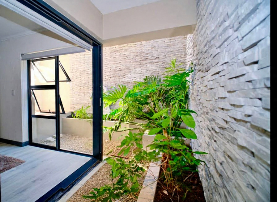 3 Bedroom Property for Sale in Calypso Beach Western Cape